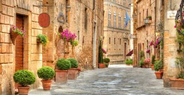 Things to do in Tuscany - Colorful street in Pienza, Tuscany, Italy