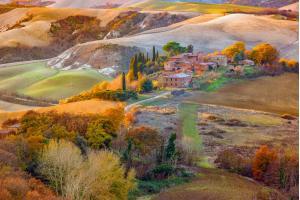 Things to do in Tuscany - Landscape panorama, hills and meadow, Toscana - Italy