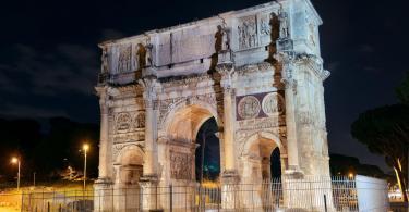 Arch of Constantine in Rome at night