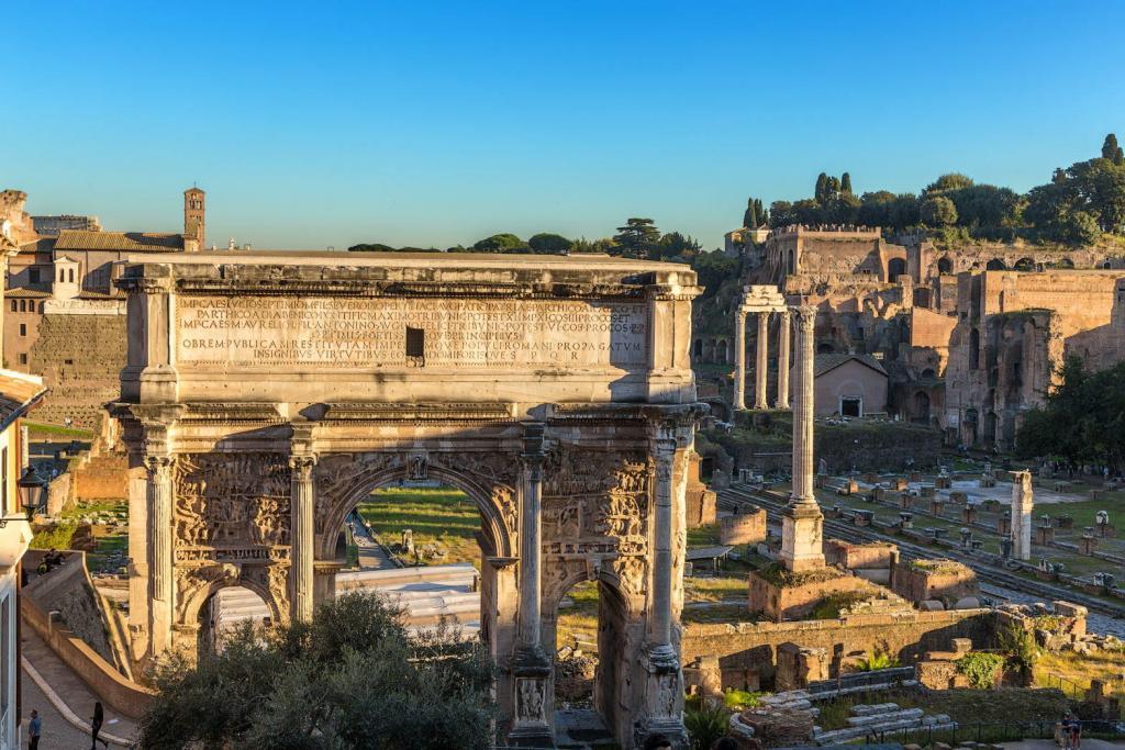 Arch of Septimius Severus - Colosseum Rome Tickets