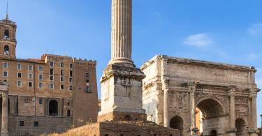 The Roman forum, from left to right the Column of Phocas (608 AD) and the Arch of Septimius Severus (205 AD)