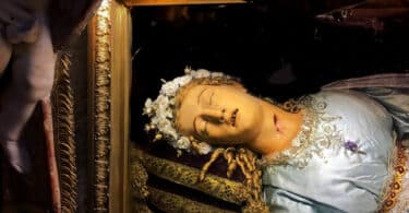Rome Angels and Demons Guided Half-Day Tour - Santa Maria della Vittoria Church, Rome, Italy - Head details of the wax effigy and relics of St. Victoria.