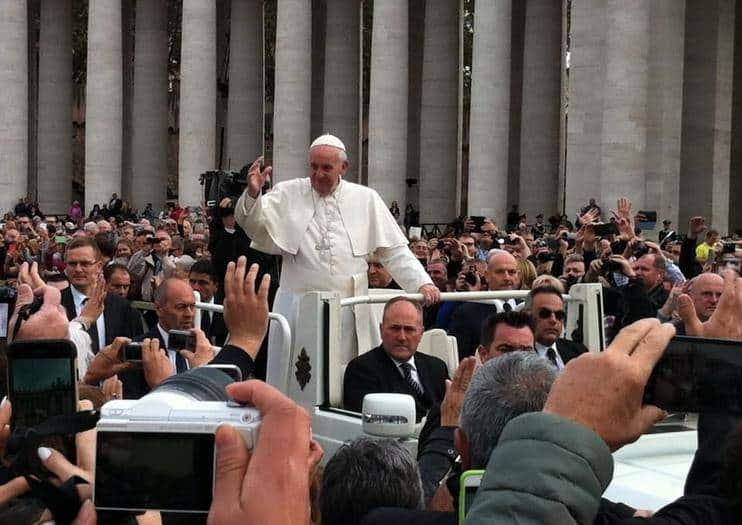 Papal Audience Tickets and Presentation with Guide (1)