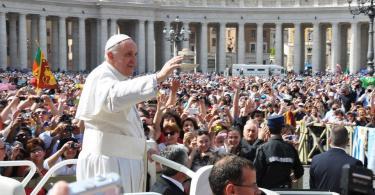 Papal Audience Tickets and Presentation with Guide (4)