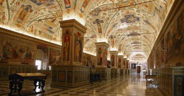 Vatican and St. Peter's Basilica Small Group Tour