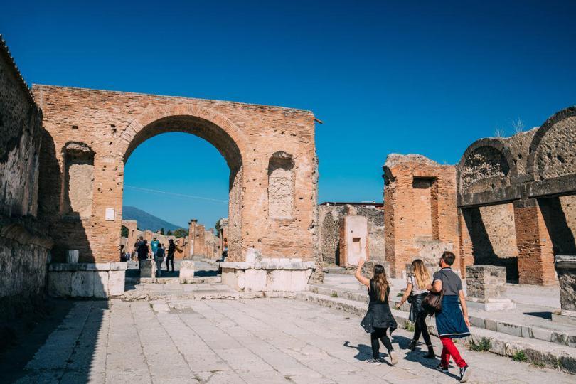 Full-Day Tour from Rome Naples and Pompeii with Lunch