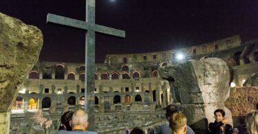 Evening Tour of the Colosseum with Arena Floor Access